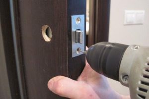 Врізання замків у міжкімнатні двері в Стрию